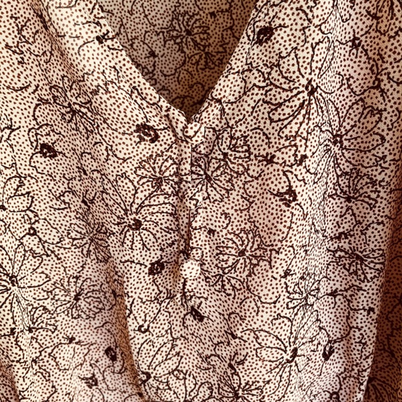 Nordstrom Rack 1X Chiffon V-Neck Long Sleeve Blouse And camisole Floral Print. - Picture 8 of 16